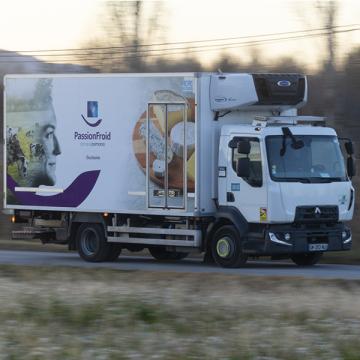 Camion roulant en campagne